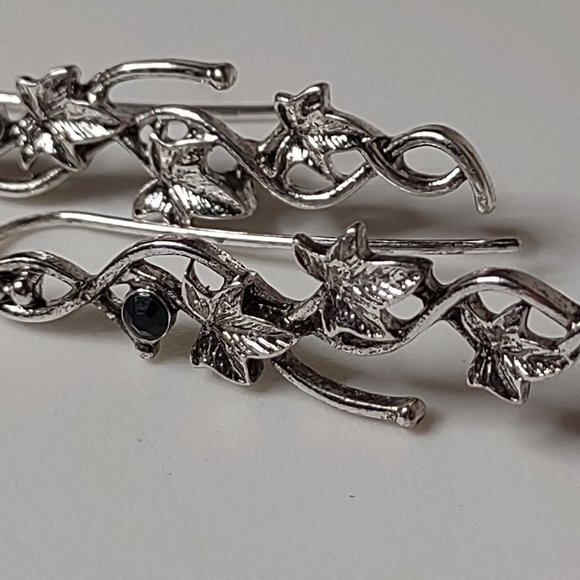 Long Silver Tone Leaf Earrings With Green Stone - Picture 3 of 14